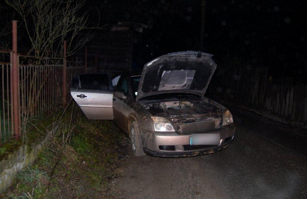 Po 2 dňoch objavila hliadka kradnuté auto, 22-ročný vodič sa snažil uniknúť, foto 1