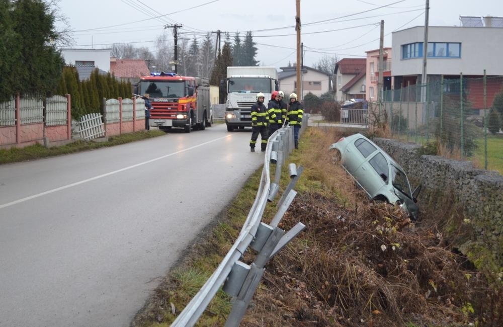 Dopravná nehoda v Trnovom - esíčko - 28.12.2015, foto 4