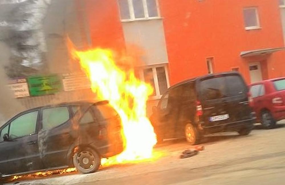 Požiar auta v obci Lietavská Lúčka - 29.12.2015, foto 1