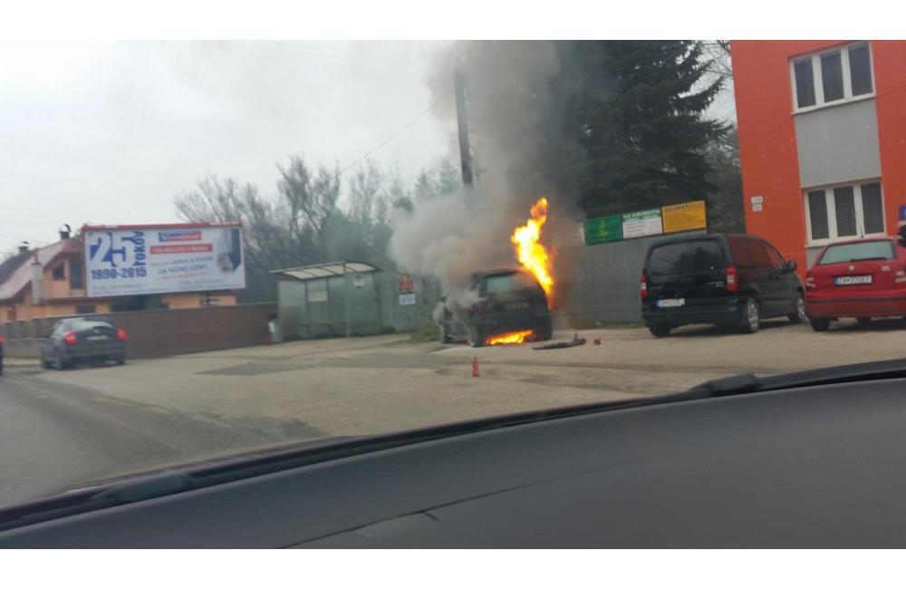 Požiar auta v obci Lietavská Lúčka - 29.12.2015, foto 2