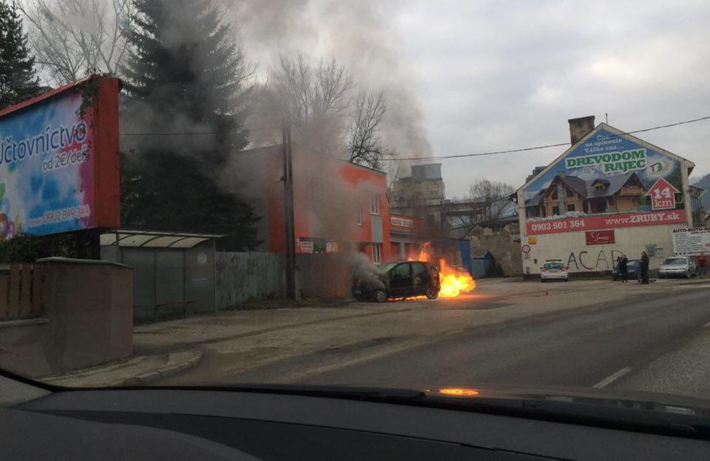 Požiar auta v obci Lietavská Lúčka - 29.12.2015, foto 3