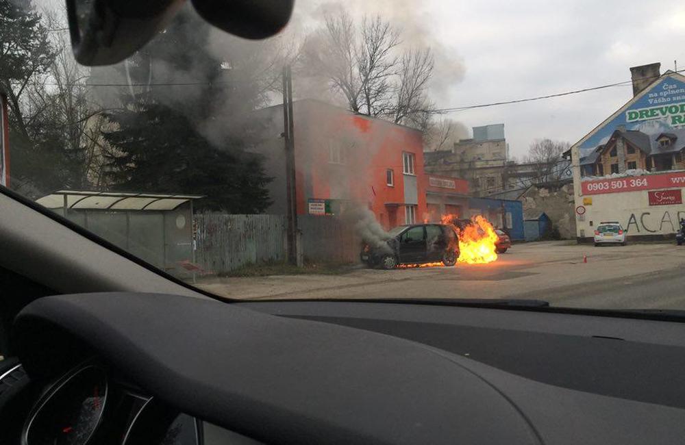 Požiar auta v obci Lietavská Lúčka - 29.12.2015, foto 4