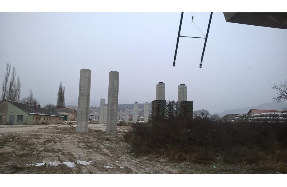 Výstavba diaľničných mostov pri Lietavskej Lúčke - 5.1.2015, foto 3