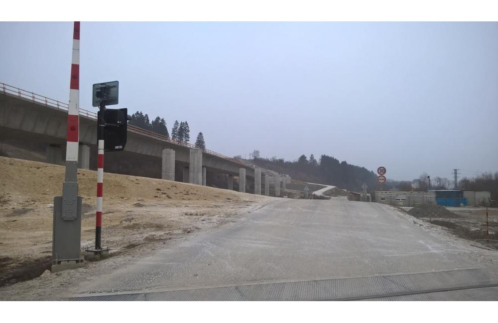 Výstavba diaľničných mostov pri Lietavskej Lúčke - 5.1.2015, foto 4
