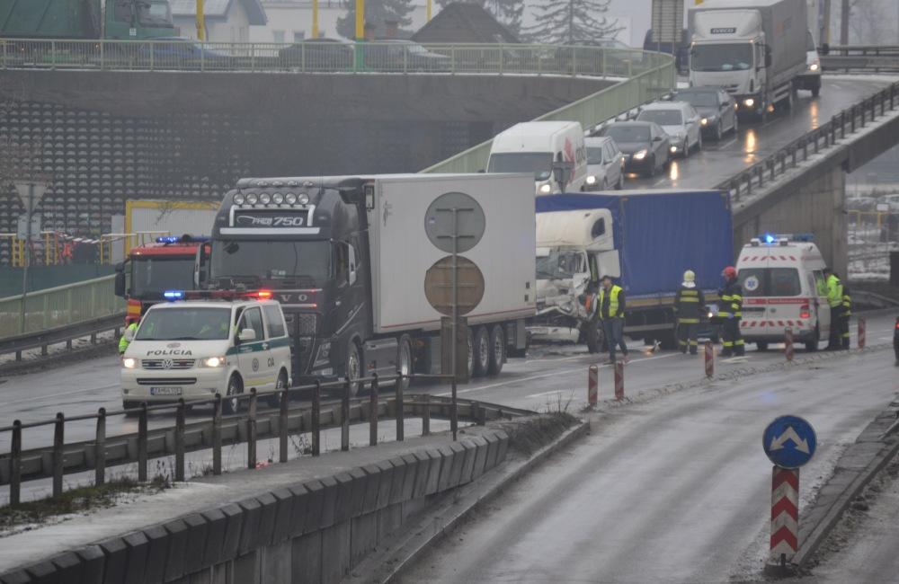 Dopravná nehoda pod Rondlom - 27.1.2016, foto 1