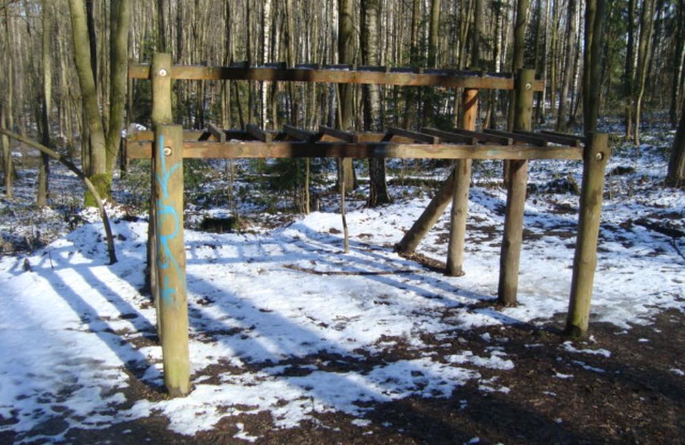 Vandalizmus - sprejovanie v Žilinskom lesoparku, foto 2