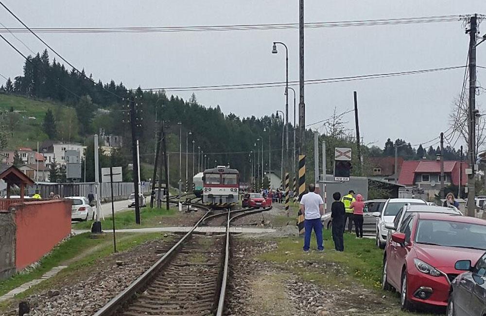 Zrážka vlaku s osobným automobilom Lietavská Lúčka 15.4.2016, foto 1