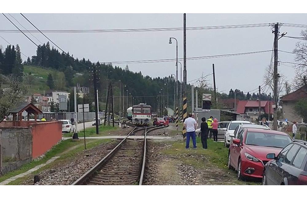 Zrážka vlaku s osobným automobilom Lietavská Lúčka 15.4.2016, foto 2