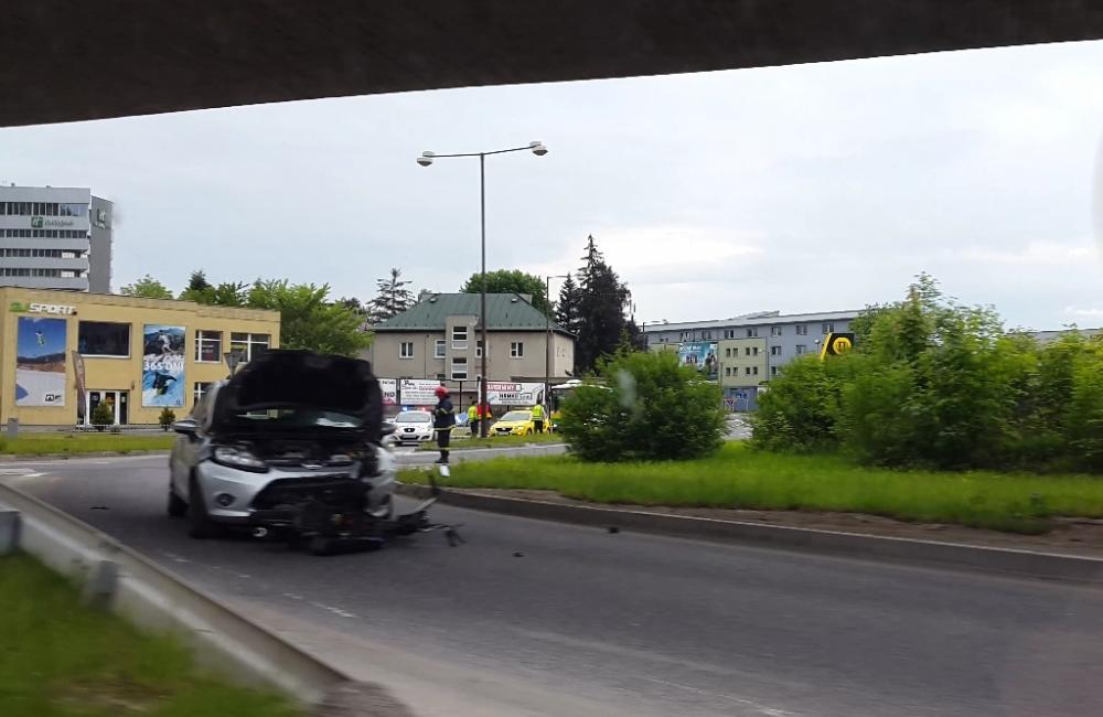 Dopravná nehoda na ulici Kysucká - 19.5.2016, foto 1