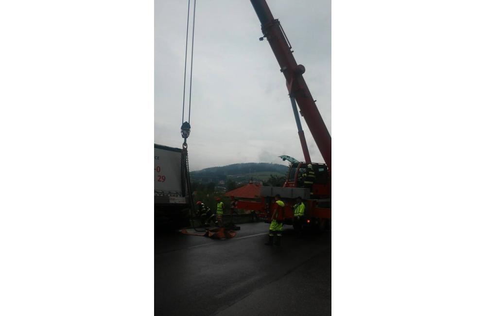 Prevrátený kamión pri Čadci, foto 1