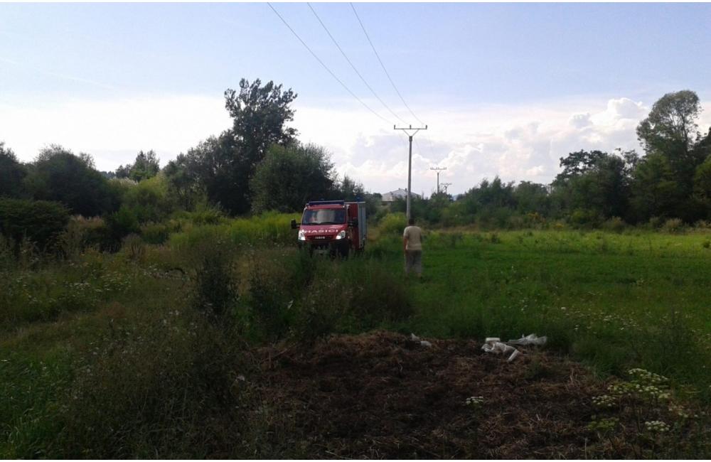 Včerajší požiar na poliach v obci Mojš, foto 1