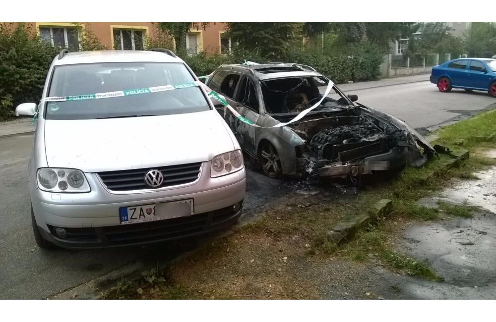 Požiar osobného auta značky Audi,  na ulici Hollého, foto 2