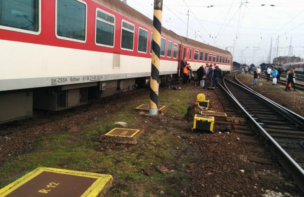 Aktuálne: Na železničnej stanici v Žiline sa vykoľajil vlak, foto 1