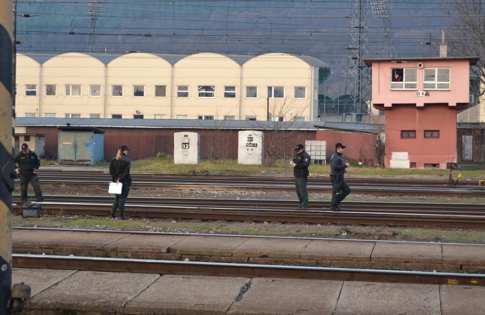 Aktuálne: Na železničnej stanici v Žiline sa vykoľajil vlak, foto 15