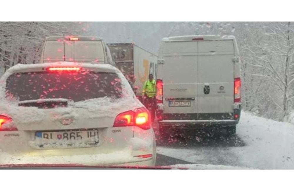 Sneženie zaskočilo cestárov, foto 1