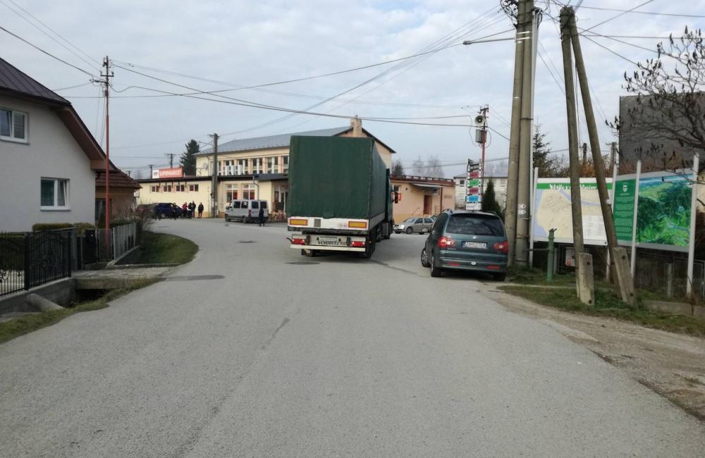 Vodiči počas uzávierky cesty I/18 blúdia po obci Strečno, foto 4