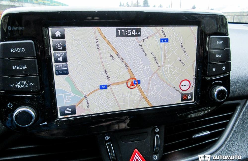 Hyundai i30 1,6 CRDi HP Now! a Hyundai i30 1,4 T-GDi Enter, foto 1
