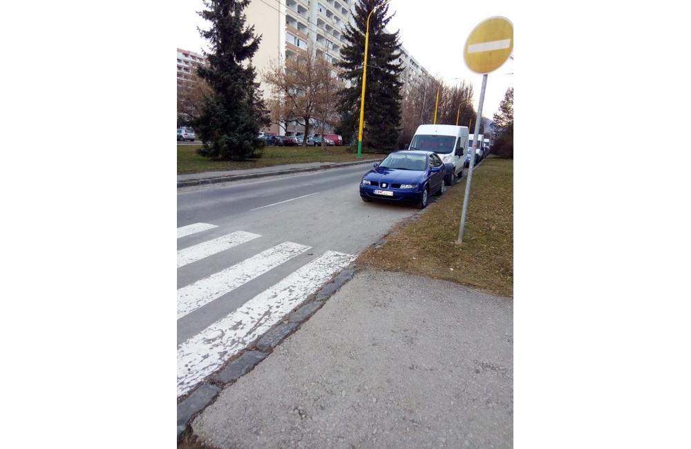 Znemožnený výhľad na priechodoch pre chodcov - sídlisko Vlčince, foto 1