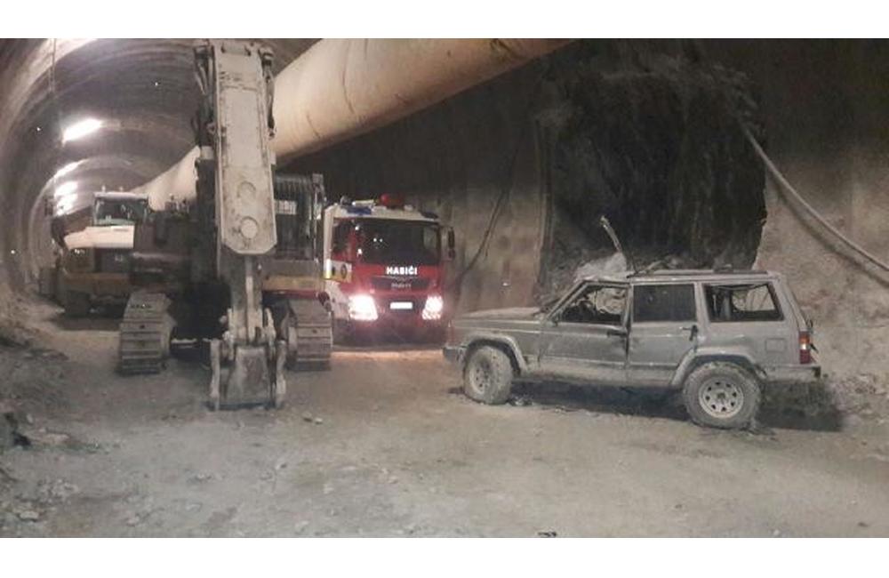 Polícia zverejnila fotografie z nehody v tuneli Višňové, foto 1