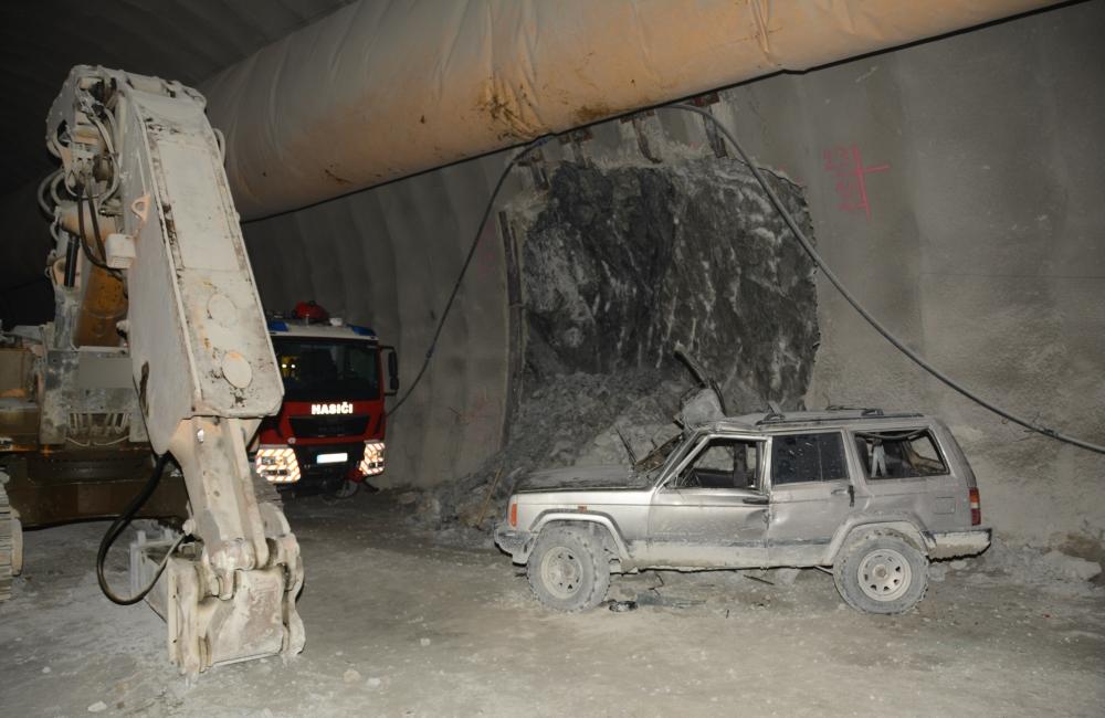 Polícia zverejnila fotografie z nehody v tuneli Višňové, foto 6