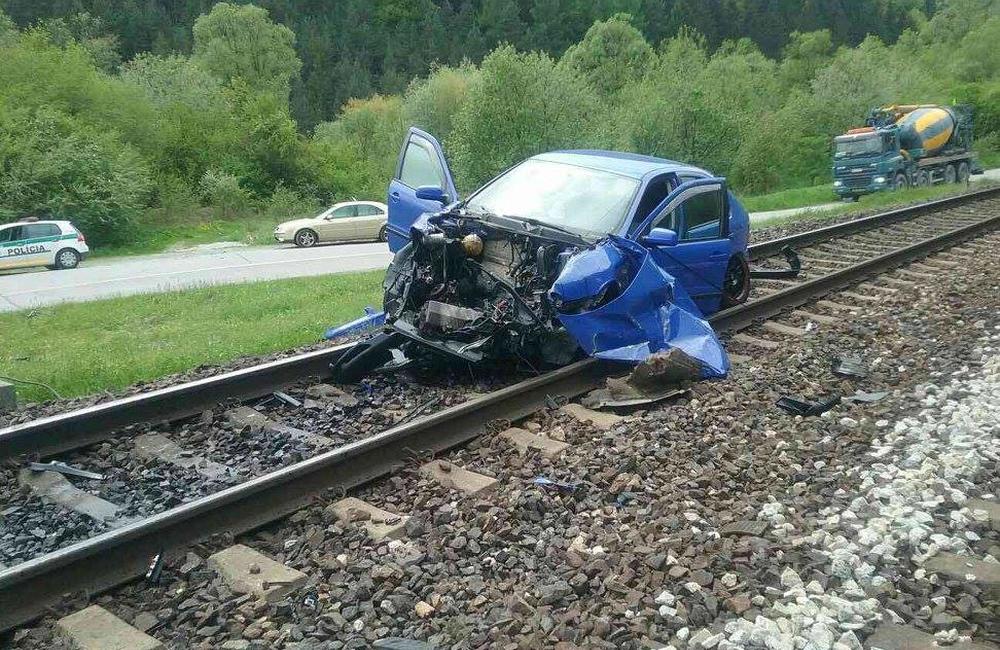 Zrážka osobného auta s rýchlikom - Ružomberok, 15.5.2017, foto 1