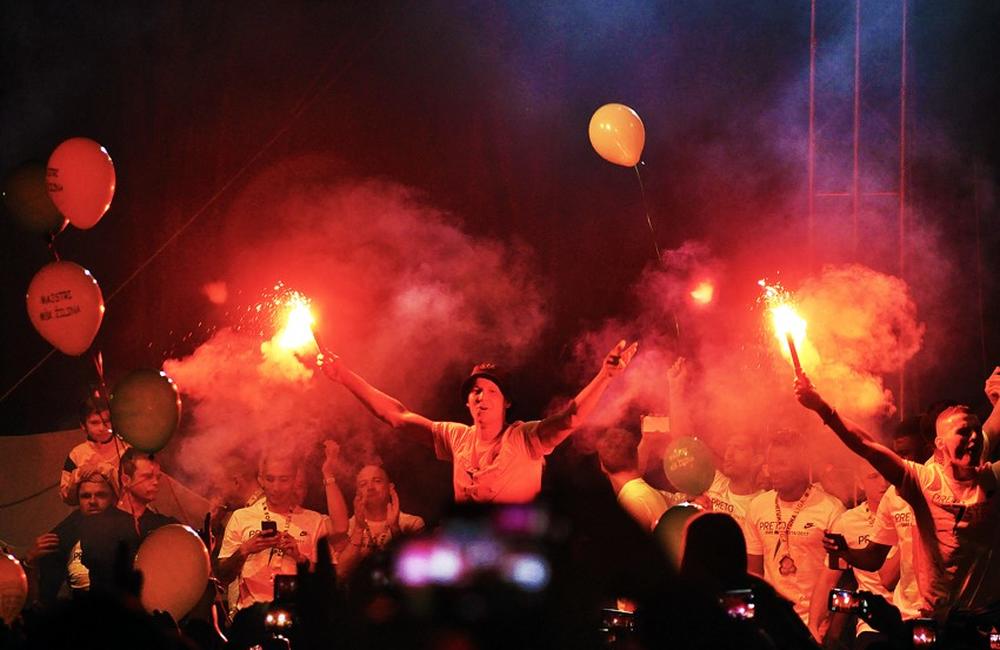 FOTO: Oslavy zisku majstrovského titulu na štadióne a námestí, foto 38