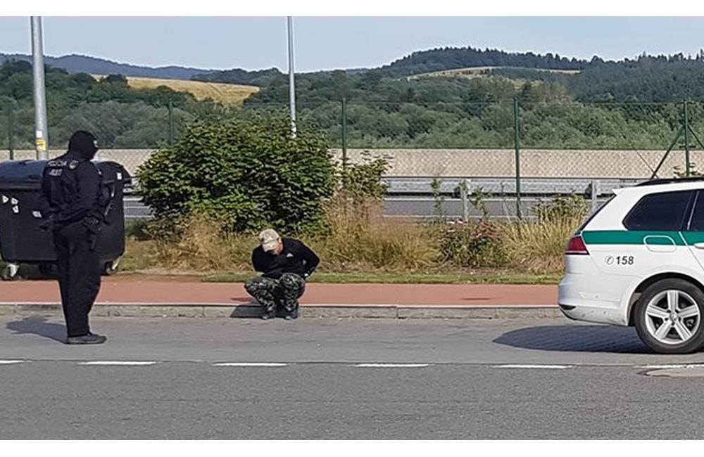 Policajná razia na diaľnici D1, odpočívadlo Predmier - 14.7.2017, foto 3
