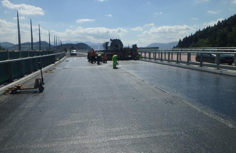 NDS zverejnila aktuálne fotky zo stavby diaľnice D3 v Žiline, práce postupne finišujú, foto 2