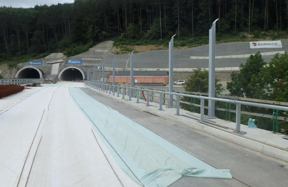 NDS zverejnila aktuálne fotky zo stavby diaľnice D3 v Žiline, práce postupne finišujú, foto 7