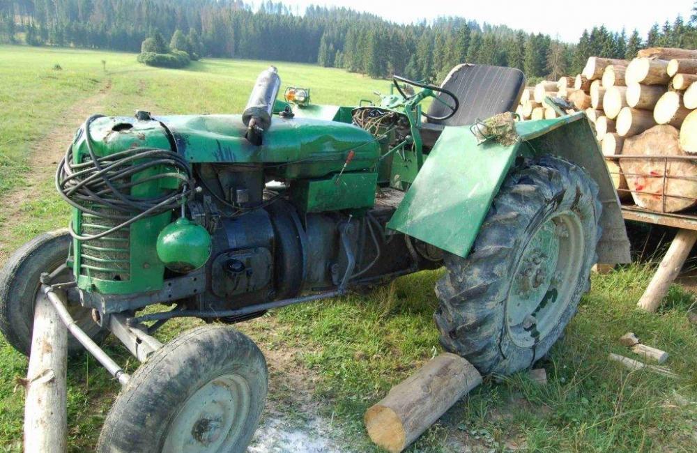 Muža v obci Podvysoká zavalil 5.augusta 2017 traktor, foto 2
