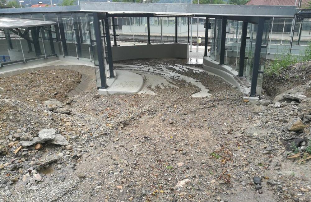 Predčasne otvorený železničný podchod v Hornom Hričove zaplavila voda, foto 4