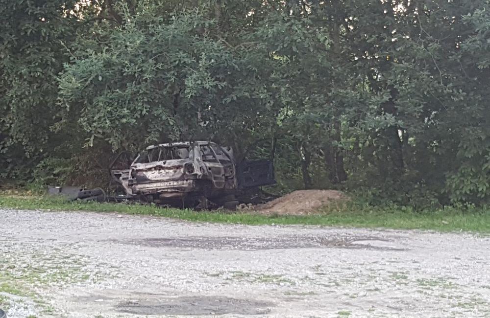 Požiar osobného auta na sídlisku Solinky 14.8.2017, foto 1