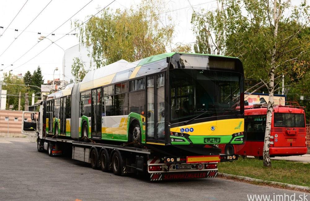 Prvý trolejbus Škoda 27 Tr Solaris dorazil na skúšky do Bratislavy, foto 1