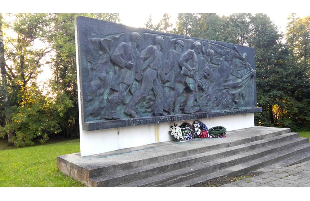 Reliéf SNP na Cintoríne Červenej armády na Bôriku v Žiline, foto 3