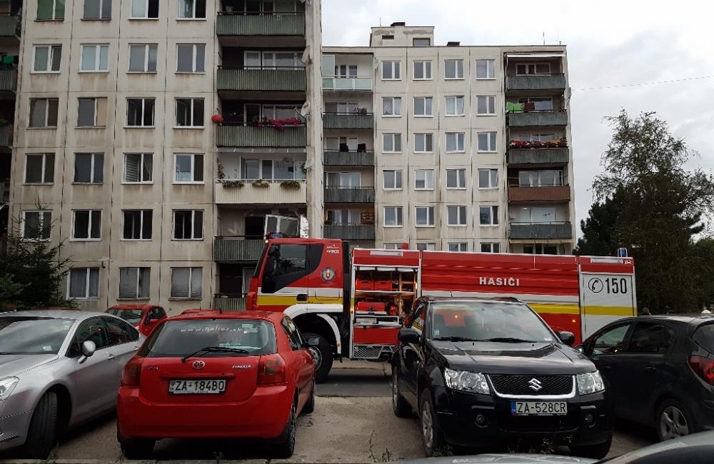 V byte na ulici Revolučná vybuchol plyn, na mieste sú hasiči aj záchranná služba, foto 5