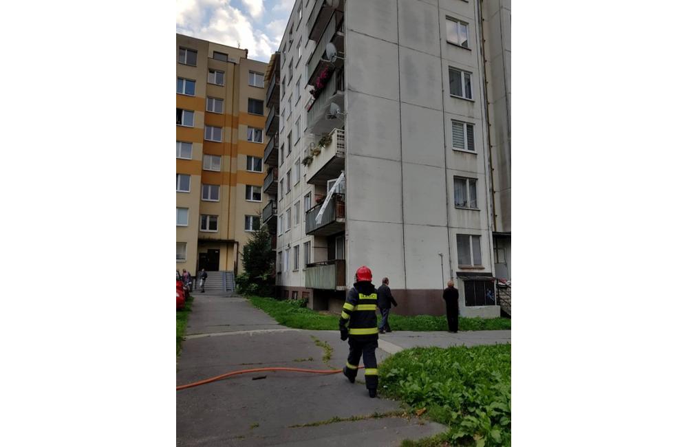 V byte na ulici Revolučná vybuchol plyn, na mieste sú hasiči aj záchranná služba, foto 10