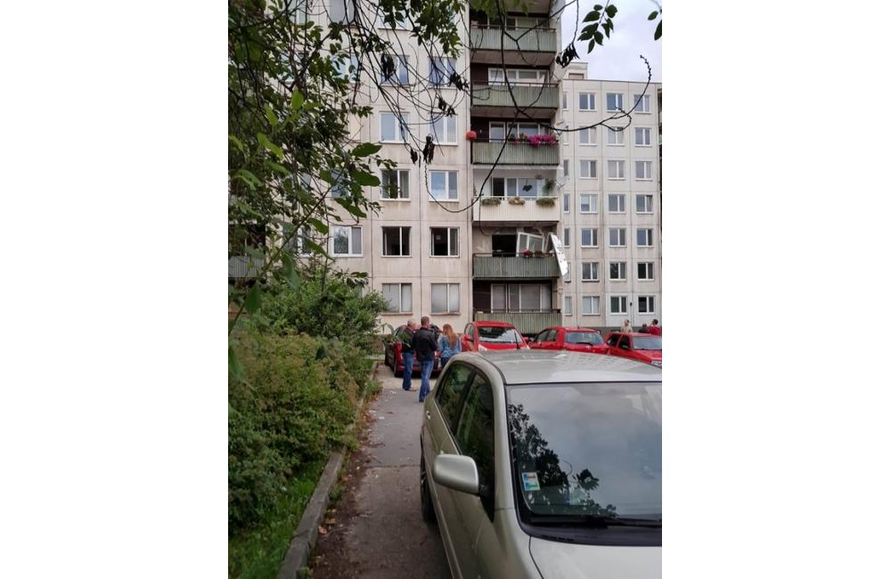 V byte na ulici Revolučná vybuchol plyn, na mieste sú hasiči aj záchranná služba, foto 18