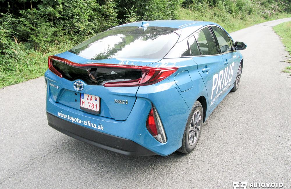 Redakčný test: Toyota Prius Plug-in Hybrid , foto 1