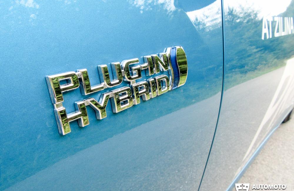 Redakčný test: Toyota Prius Plug-in Hybrid , foto 8