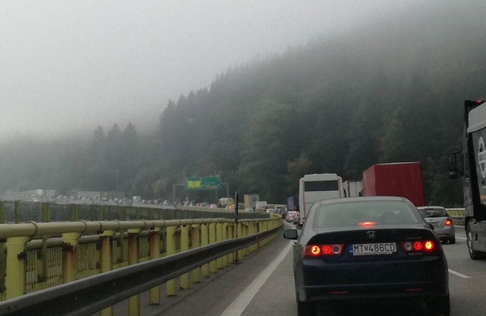 Kolóny na zjazde z diaľnice D3 v Strážove - 28.9.2017, foto 2