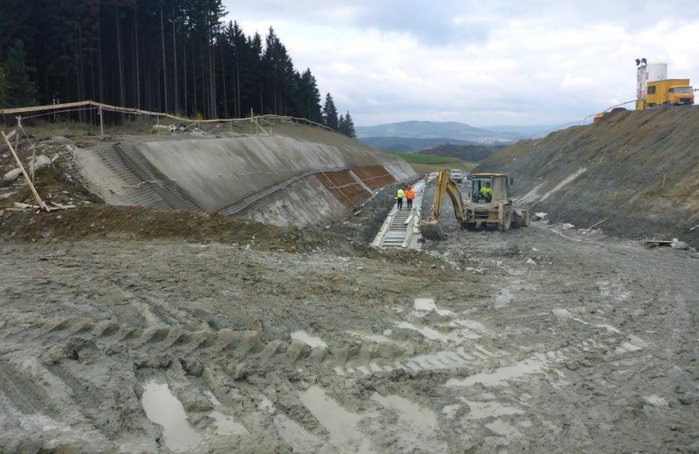 NDS zverejnila aktuálne fotografie z výstavby diaľničného úseku Lietavská Lúčka - Višňové, foto 2