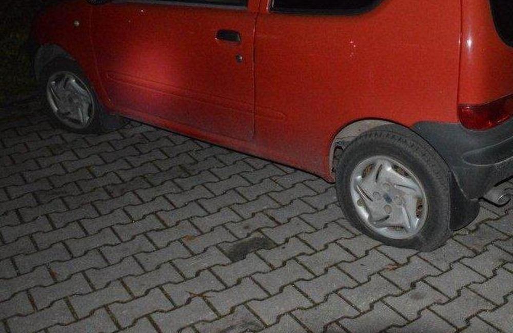 Poškodené pneumatiky na ulici Mládeže v Martine, 25.11.2017, foto 5