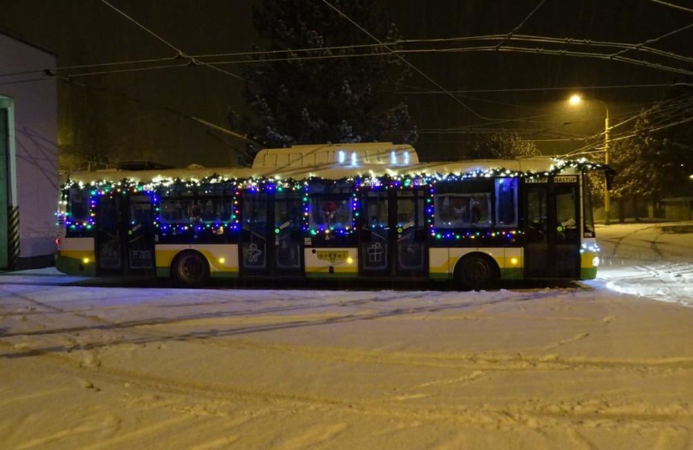 Vianočný trolejbus v uliciach Žiliny aj v roku 2017, foto 1