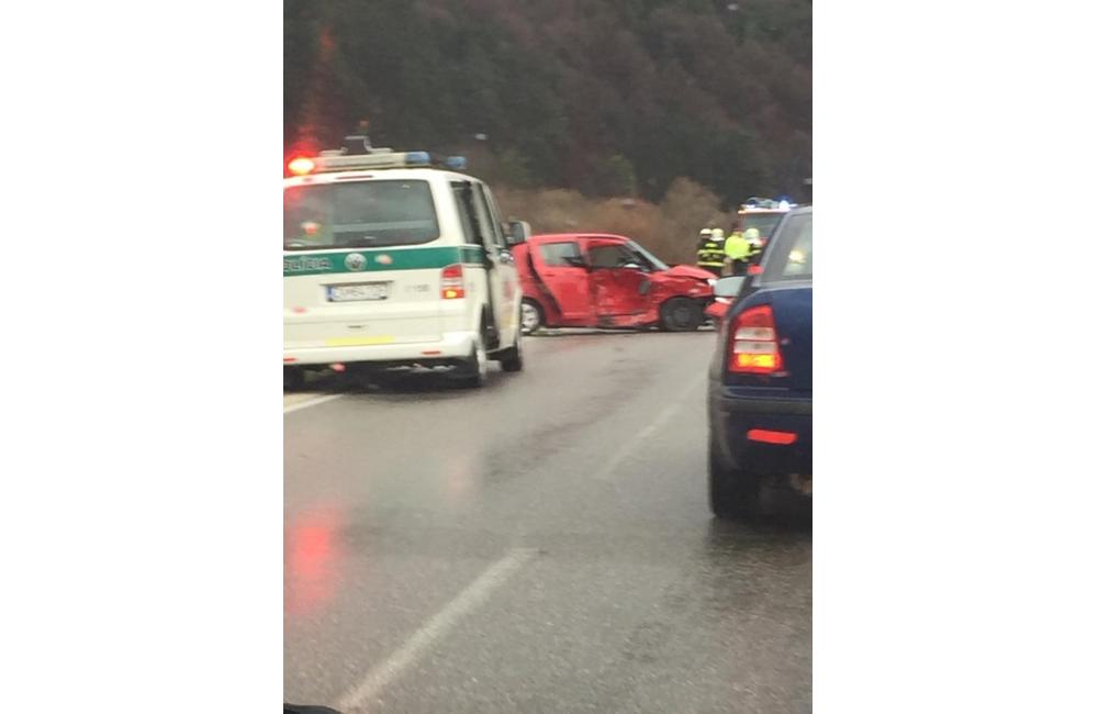 Pri Belej došlo k dopravnej nehode dvoch vozidiel, v mieste sa zdržíte, foto 2