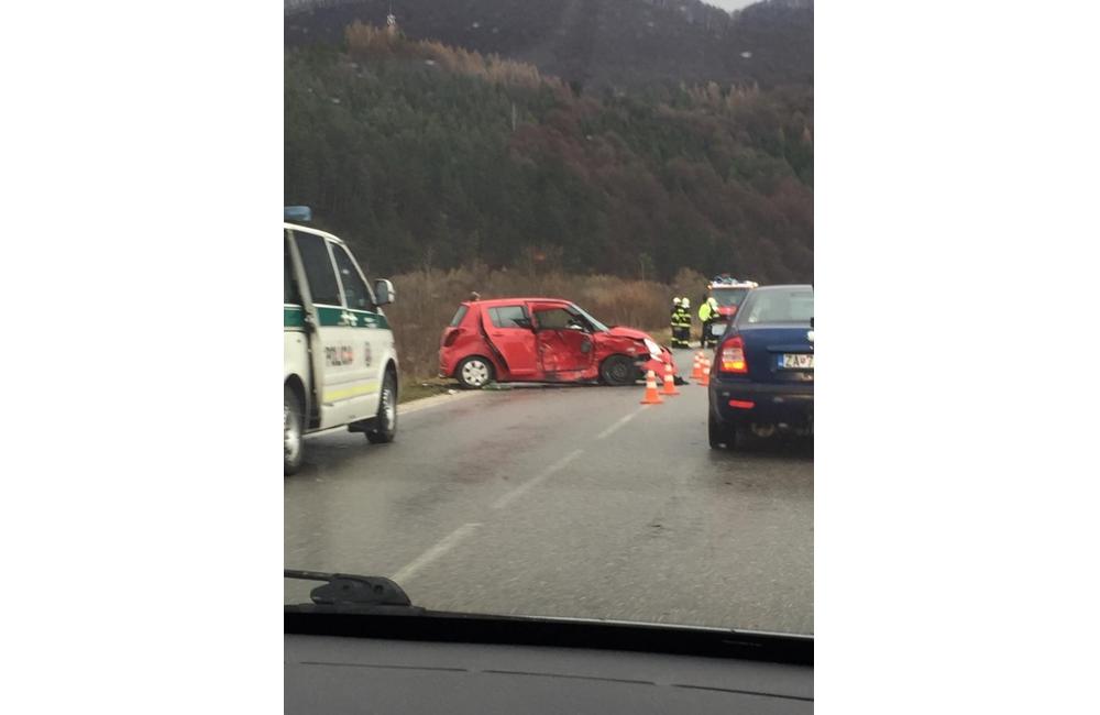 Pri Belej došlo k dopravnej nehode dvoch vozidiel, v mieste sa zdržíte, foto 5