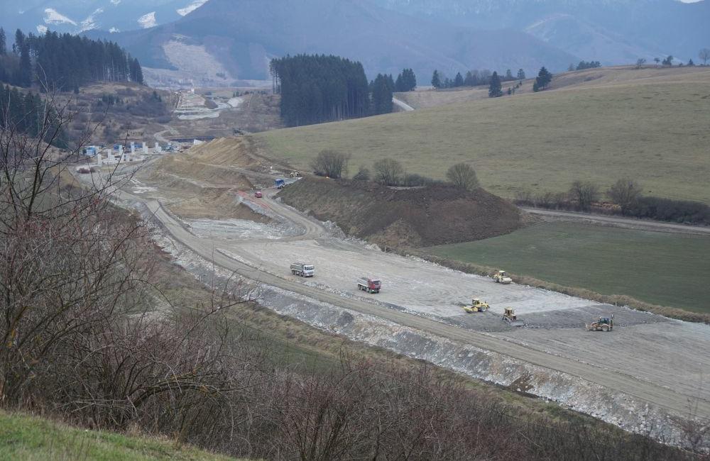 Fotografie z výstavby diaľnice D1 a privádzača v Lietavskej Lúčke ku dňu 14.1.2018, foto 10