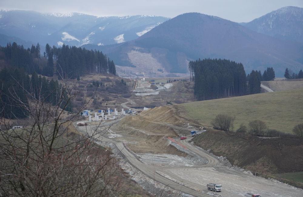 Fotografie z výstavby diaľnice D1 a privádzača v Lietavskej Lúčke ku dňu 14.1.2018, foto 11