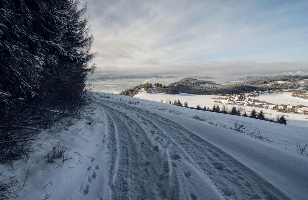 Nádherná zimná scenéria: Zasnežený Straník a Žilina, foto 3