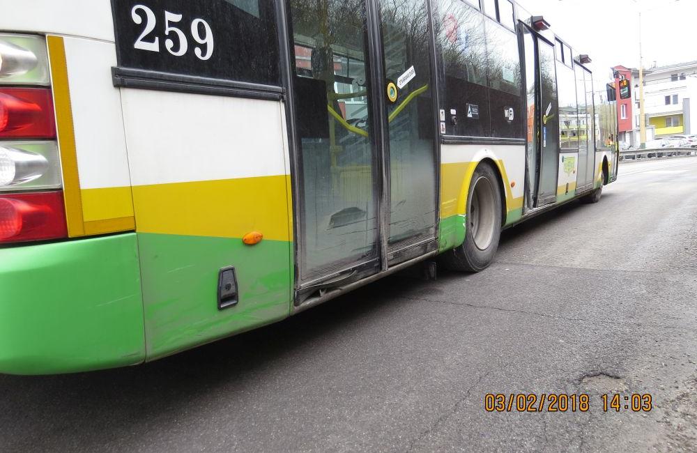 Opitý vodič nabúral do autobusu MHD na sídlisku Hájik, foto 2