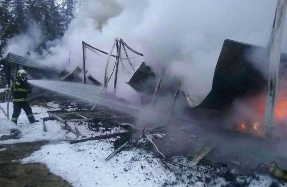 Požiar unimobuniek v obci Pribylina 5. februára 2018, foto 1